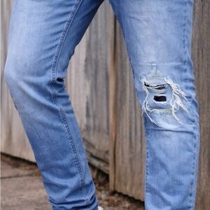 Serenade Light Wash Distressed Jeans Men’s Size 32 Slim Fit Stretch Denim